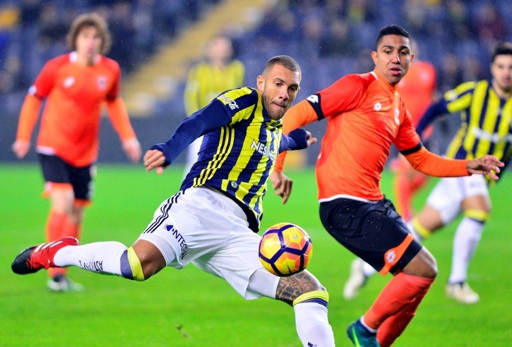 Fenerbahçe-Adanaspor karşılaşmasından kareler