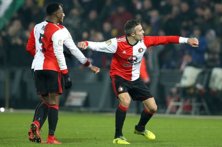 Feyenoord’ta van Persie depremi!