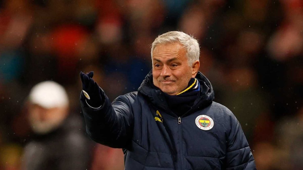 Fenerbahçe'de Mourinho ile yönetim arasında ayrılık satrancı! Geleceği belirsizliğini koruyor Fenerbahçe'de Mourinho ile yönetim arasında ayrılık satrancı! Geleceği belirsizliğini koruyor
