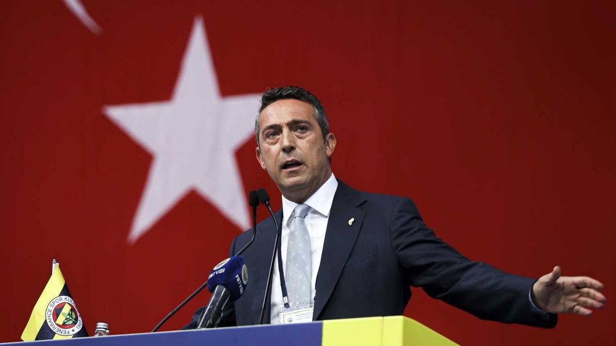 Fenerbahçeli bir grup taraftar Başkan Ali Koç ve yönetimini istifaya davet etti! Fenerbahçeli bir grup taraftar Başkan Ali Koç ve yönetimini istifaya davet etti!