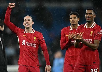 Premier Lig'de Liverpool adım adım şampiyonluğa yürüyor!
