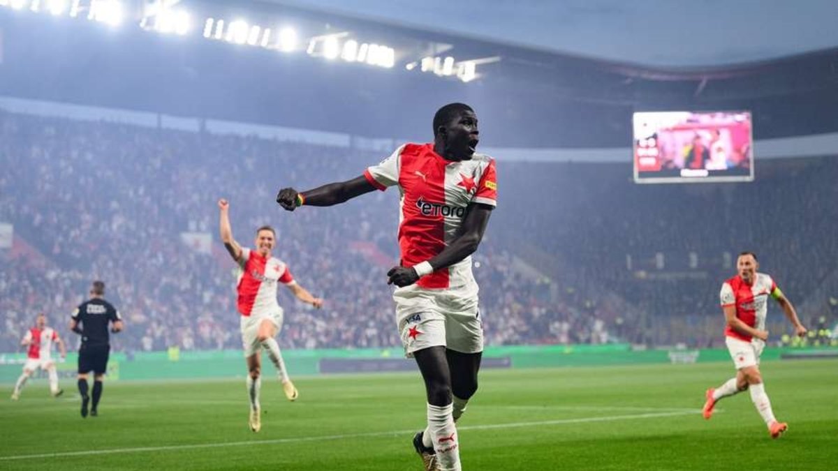 TRANSFER HABERİ | Fenerbahçe'nin yeni sol beki Çekya'dan! Genç yıldızla anlaşma sağlandı TRANSFER HABERİ | Fenerbahçe'nin yeni sol beki Çekya'dan! Genç yıldızla anlaşma sağlandı