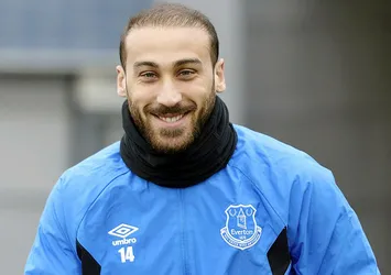 Cenk Tosun ayın futbolcusu için aday!