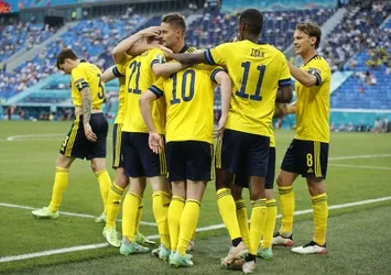 İsveç lider tamamladı! Lewa'nın golleri Polonya'ya yetmedi