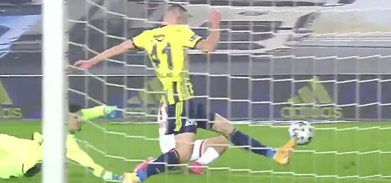 Son dakika spor haberleri: Fenerbahçe - Antalyaspor maçında inanılmaz pozisyon! Szalai golü önledi - 2