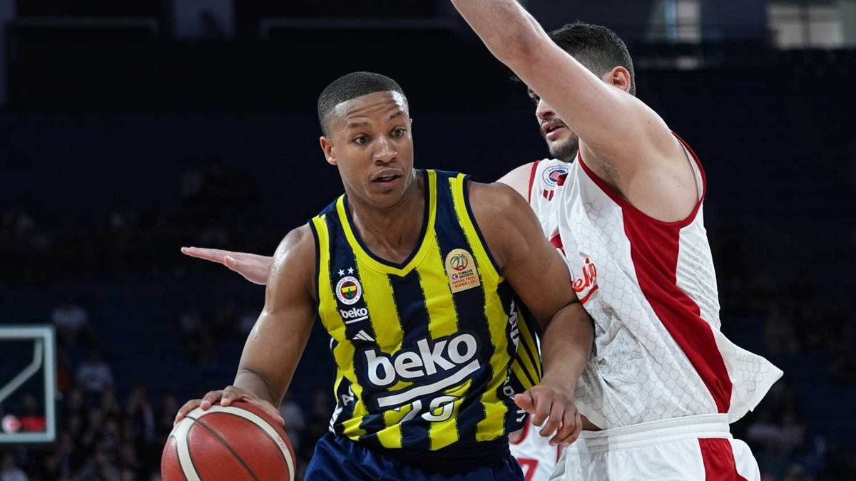 Fenerbahçe Beko, ABD'li basketbolcu Devon Hall ile yollarını ayırdı