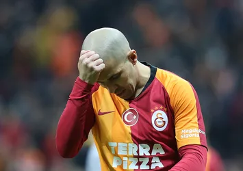 Galatasaray Feghouli ile zirveyi kaçırdı!