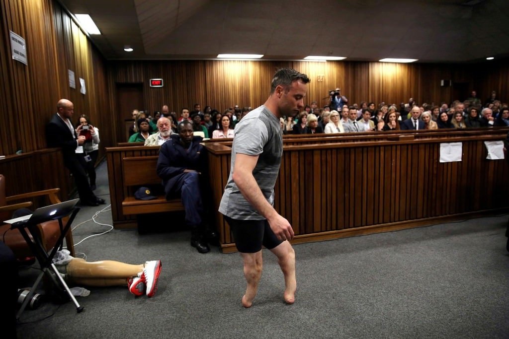 Oscar Pistorius bileklerini kesti!