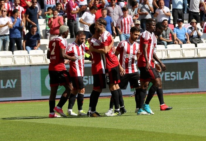 Demir Grup Sivasspor - Göztepe maçından kareler