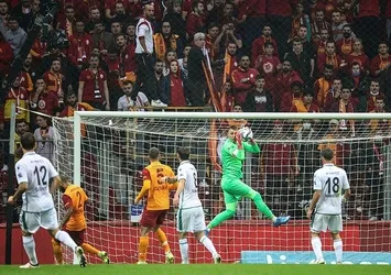 Muslera kendini buldu!