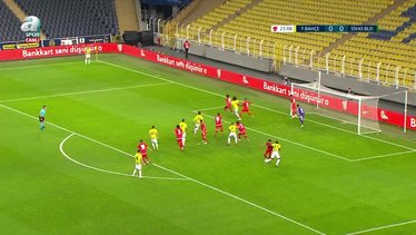 Mbwana Samatta Fenerbahçe - Sivas Belediyespor maçında inanılmaz golü kaçırdı