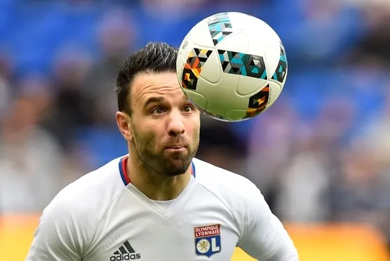 Mathieu Valbuena, Galatasaray'ı takipte