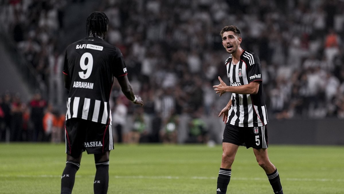 Beşiktaş'ta Demir Ege Tıknaz'dan Göztepe maçı sonrası hakem tepkisi! Beşiktaş'ta Demir Ege Tıknaz'dan Göztepe maçı sonrası hakem tepkisi!