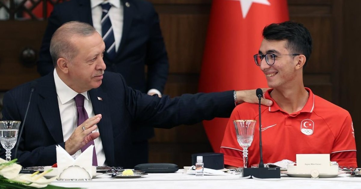 Başkan Erdoğan'dan Mete Gazoz'a tebrik!