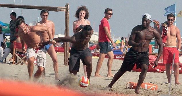 Ünlü futbolcuların tatil keyfi