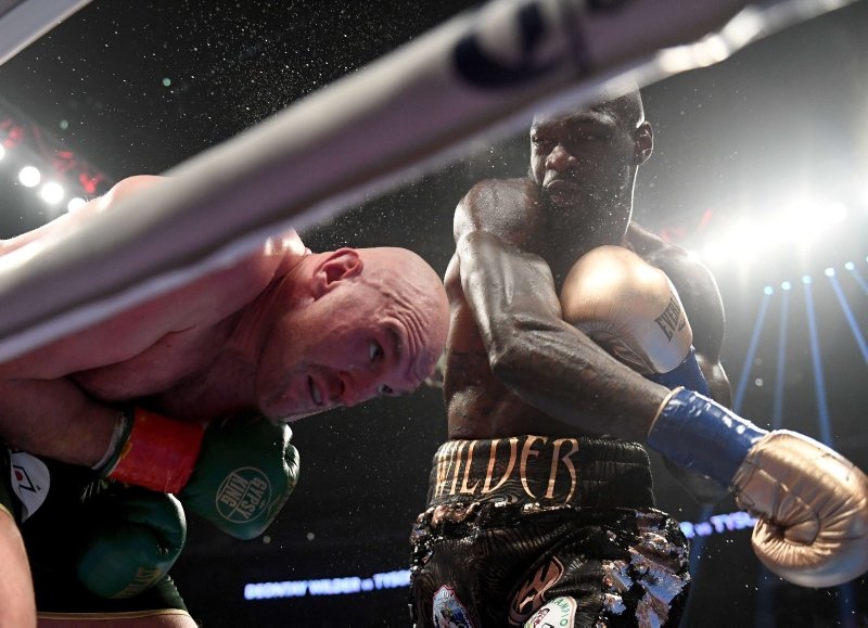 Wilder - Fury maçında şok sonuç! İkisi birden sevindi ama...
