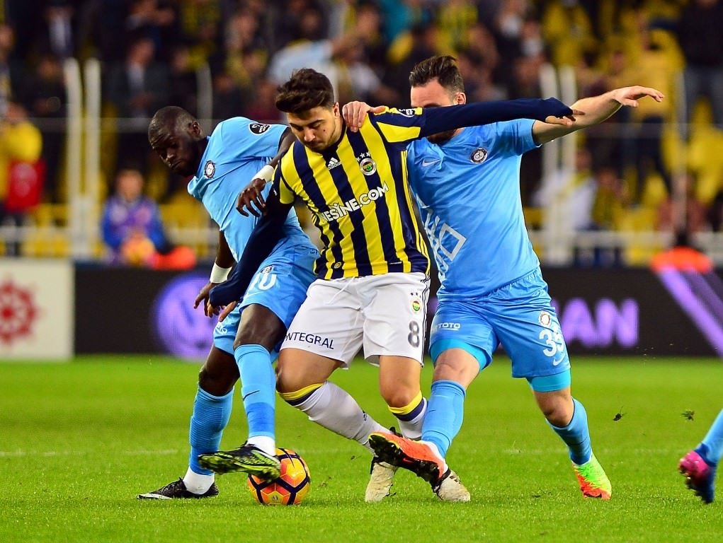 Fenerbahçe-Osmanlıspor karşılaşmasından kareler