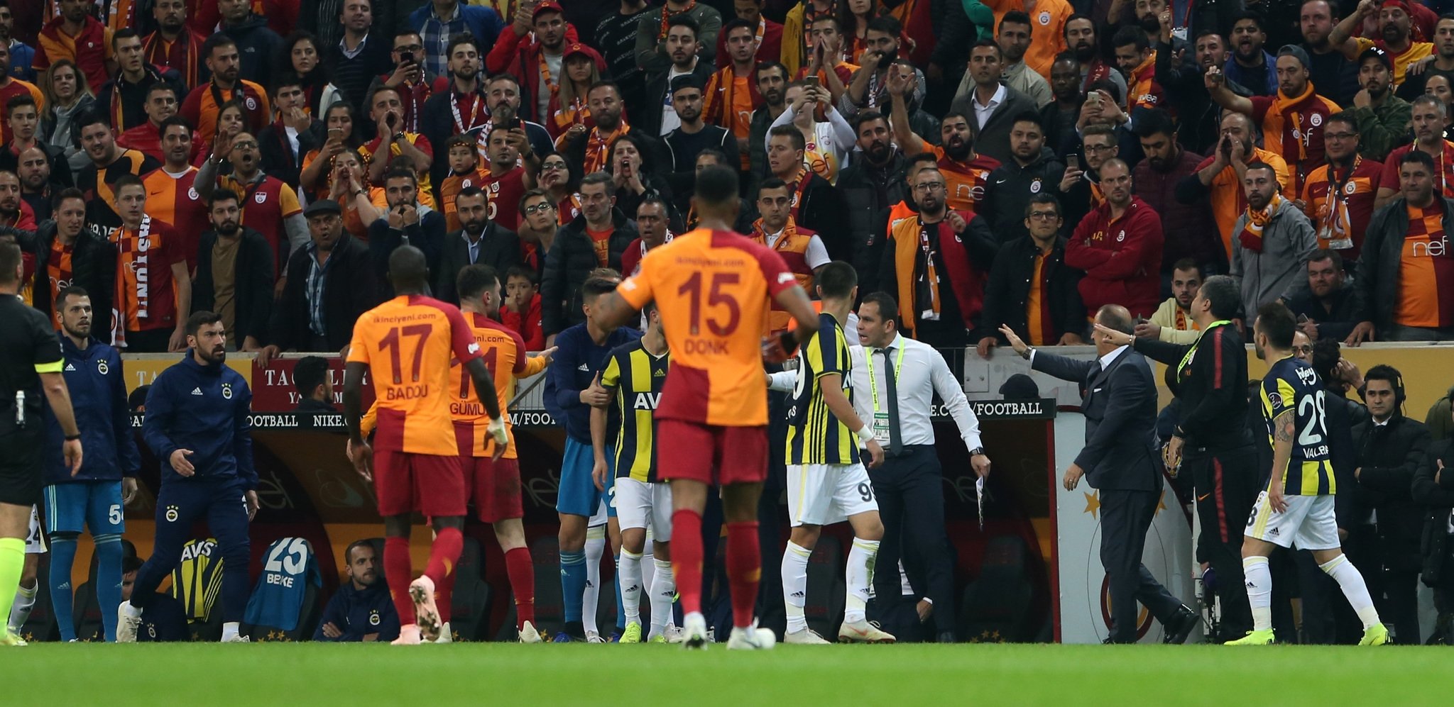 Derbide saha kenarı karıştı!