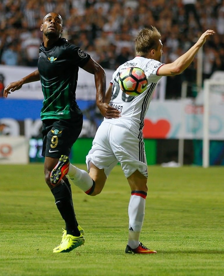 Beşiktaş, Akhisar deplasmanında rahat kazandı