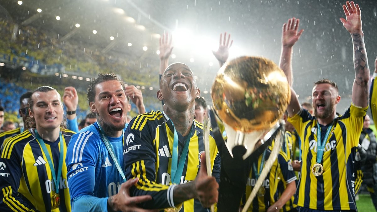 UEFA Avrupa Ligi'nden Fenerbahçe paylaşımı!