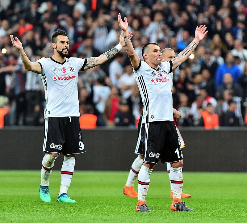 10 yıllık seriyi tarihe gömdü