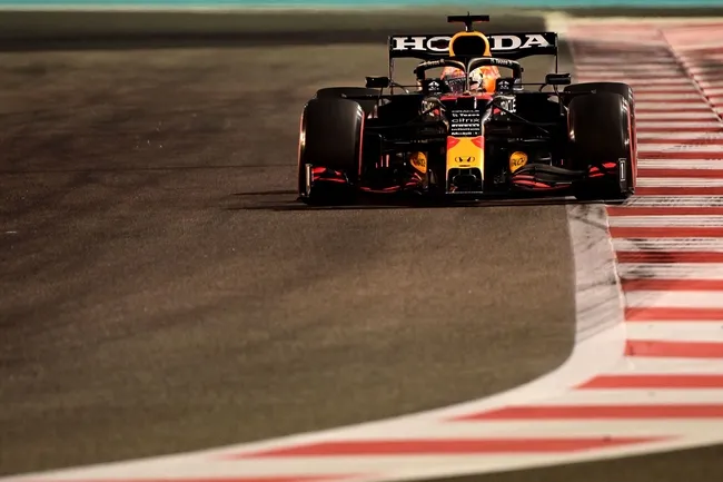 SON DAKİKA SPOR HABERLERİ - Formula 1'de şampiyon Lewis Hamilton'ı geçen Max Verstappen oldu! - 1