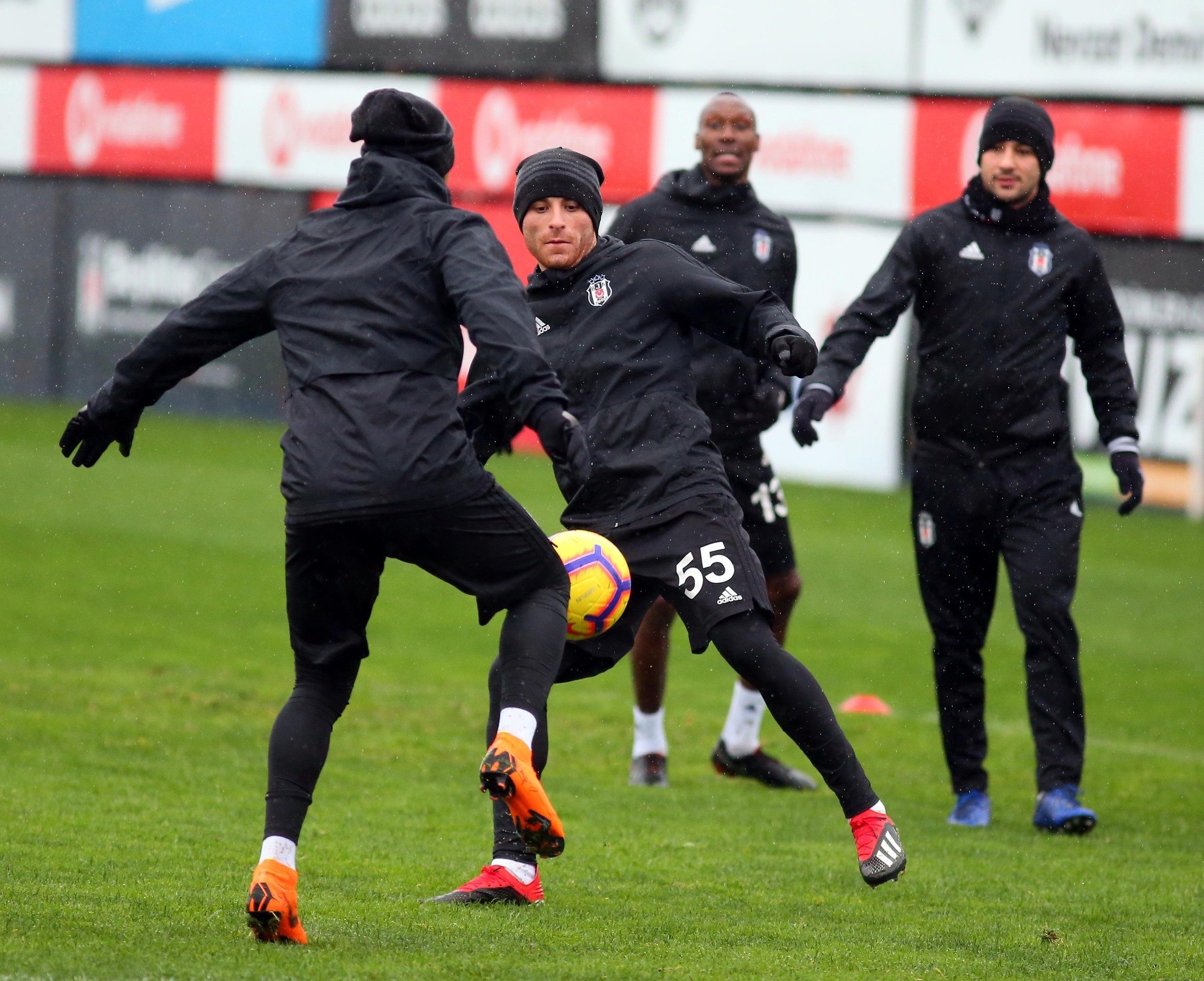Beşiktaş’ın iki yıldızı derbide yok!