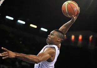 Westbrook efsane ismi geride bıraktı