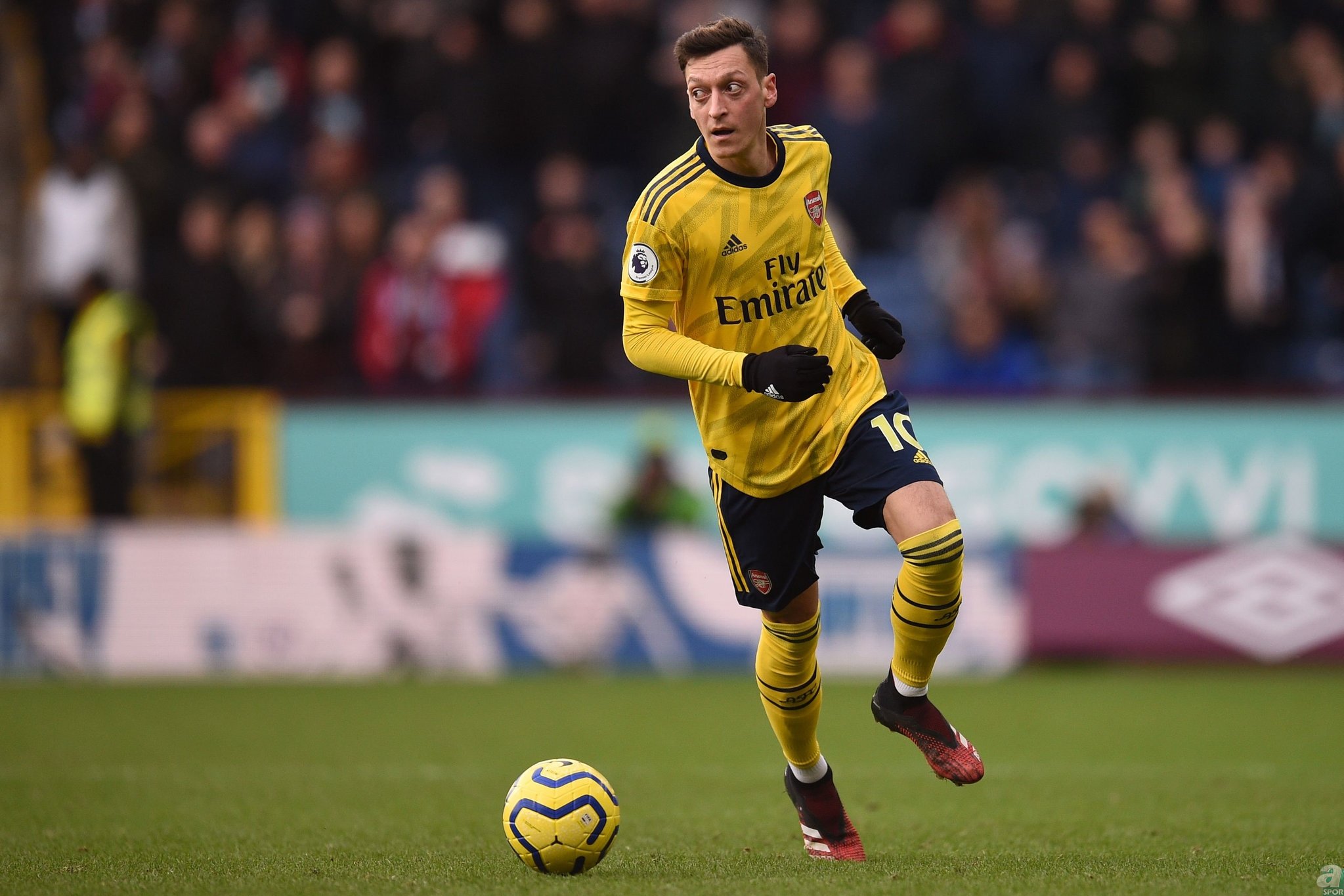 Mesut Özil için pusuda bekliyorlar! Fenerbahçe’nin en büyük rakibi...