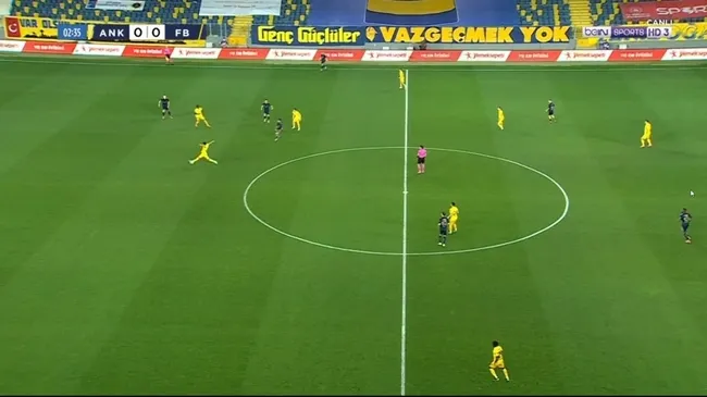 Son dakika spor haberi: Ankaragücü - Fenerbahçe maçında Sosa'nın hatası pahalıya patladı! İşte gol anı... - 2