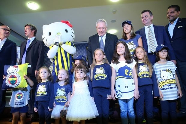 Fenerbahçe-Hello Kitty iş birliğinde imzalar atıldı