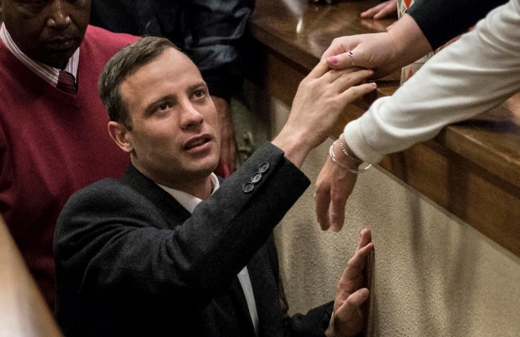 Oscar Pistorius bileklerini kesti!