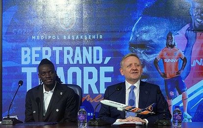 SÜPER LİG HABERLERİ | Medipol Başakşehir’de Bertrand Traore için imza töreni düzenlendi