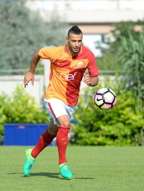 Taraftar sordu, Belhanda cevapladı