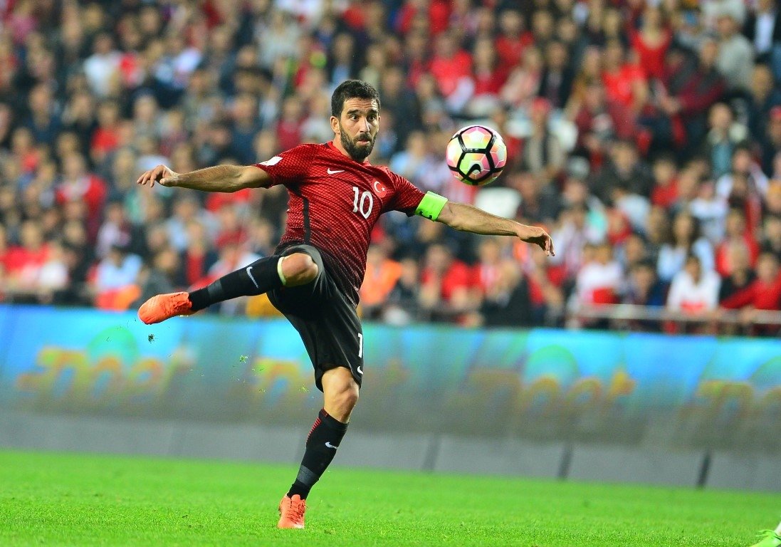 Arda Turan, uçakta gazeteciyle kavga etti