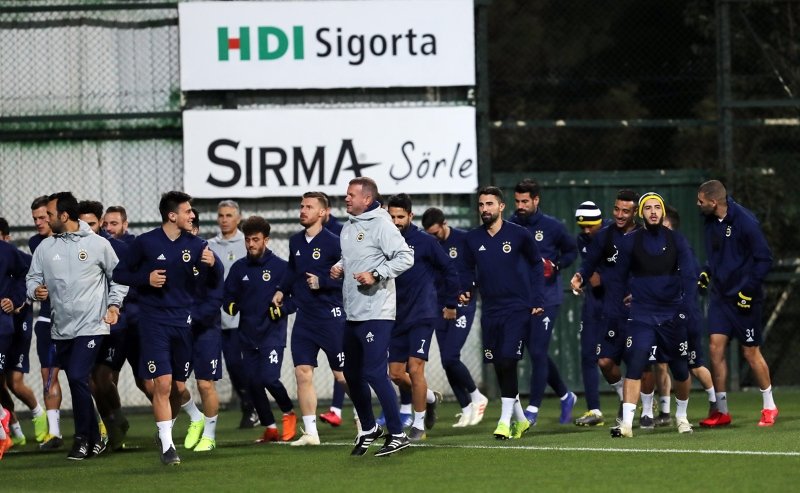 Fenerbahçe’de yıldız isim kadro dışı!