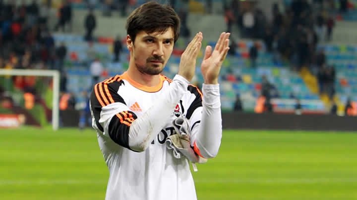 Eldivenler yine Tolga’nın