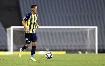 Fenerbahçeli Mesut Özil’den taraftara büyük övgü!