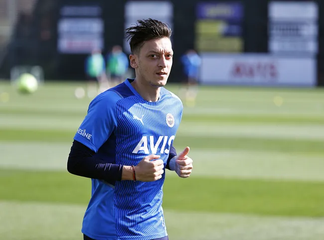 FENERBAHÇE HABERLERİ - Kanarya'da Mesut Özil ve Serdar Aziz takımdan ayrı çalıştı! - 1