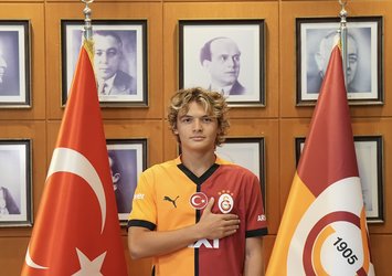 Efe Akman profesyonel sözleşmeyi imzaladı!