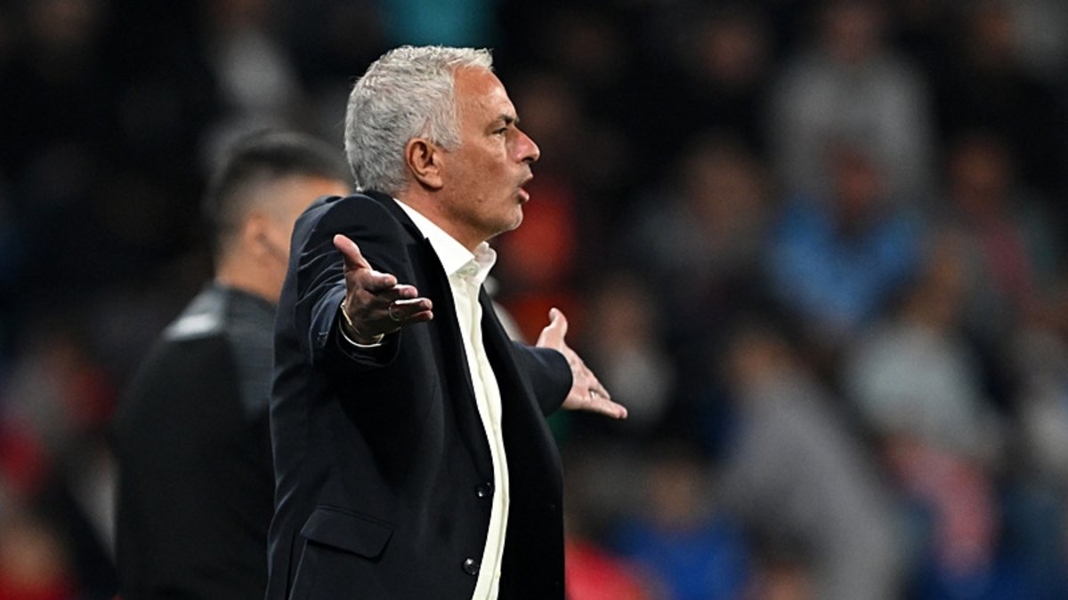 Jose Mourinho'dan Fenerbahçe'nin 2. golü sonrası flaş tepki! Jose Mourinho'dan Fenerbahçe'nin 2. golü sonrası flaş tepki!
