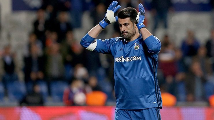 Volkan Demirel, Van der Wiel’in üzerine yürüdü