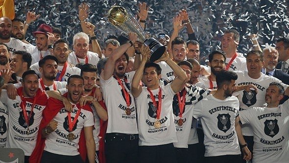 Şampiyon Beşiktaş kupasına kavuştu!
