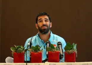 Arda Turan'dan yumruk açıklaması