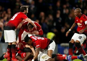 Manchester United zafere Pogba ile koştu
