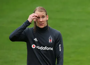 Beşiktaş'ta Vida sol beke!