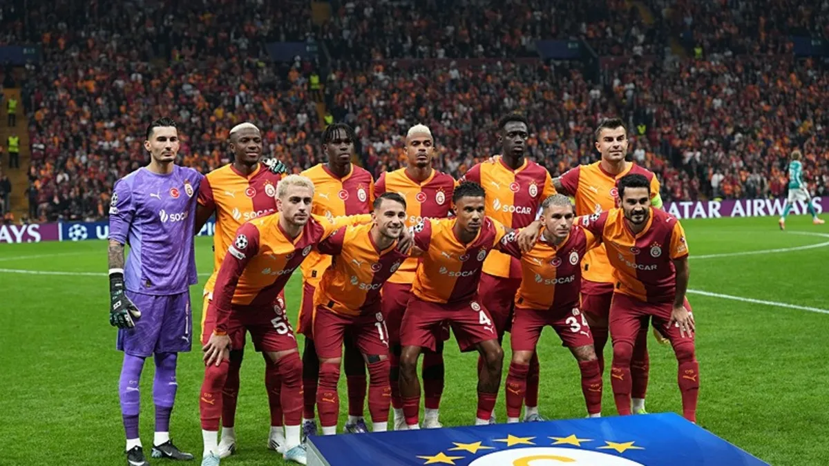 Galatasaray retro formalarını tanıttı! İşte o görüntüler