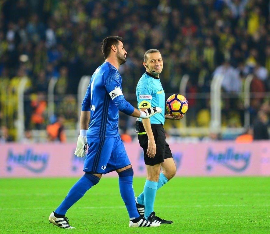 Cüneyt Çakır’a SMS yağmuru