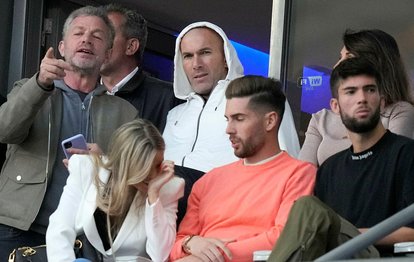 Şampiyonlar Ligi’ndeki Real Madrid Liverpool maçını Zinedine Zidane tribünden izledi