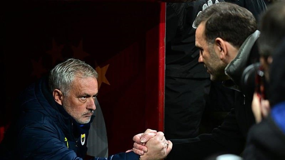Okan Buruk'tan Jose Mourinho'ya ağır sözler! Ağlamaya devam etsin Okan Buruk'tan Jose Mourinho'ya ağır sözler! Ağlamaya devam etsin